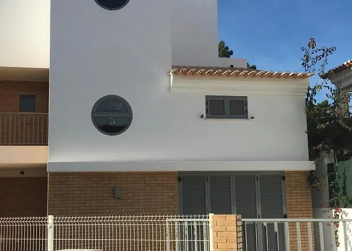Villa De Vacances 3 Chambres Et 6 Couchages Max. A Proximite De Mer A Praia Verde Algarve